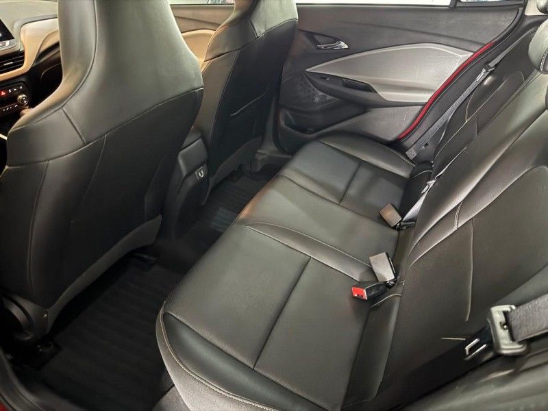 Chevrolet ONIX PLUS 1.0 TURBO 2025 HÉLIO AUTOMÓVEIS LAJEADO / Carros no Vale