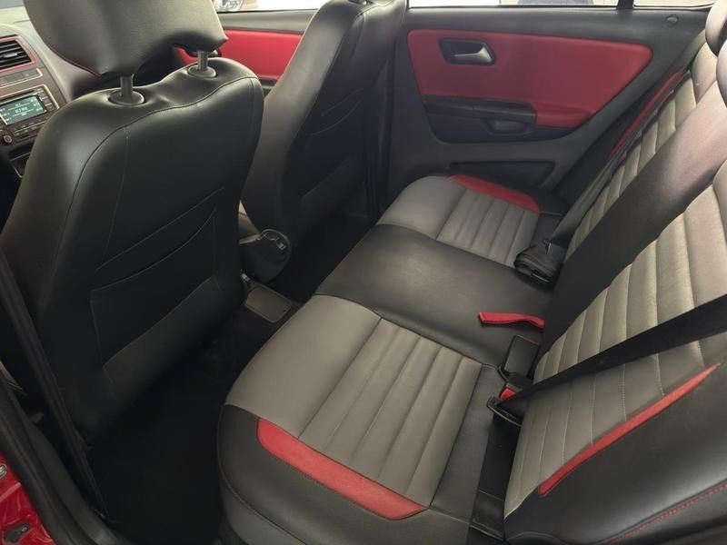 Volkswagen FOX PEPPER 1.6 2015 HÉLIO AUTOMÓVEIS LAJEADO / Carros no Vale