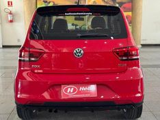 Volkswagen FOX PEPPER 1.6 2015 HÉLIO AUTOMÓVEIS LAJEADO / Carros no Vale