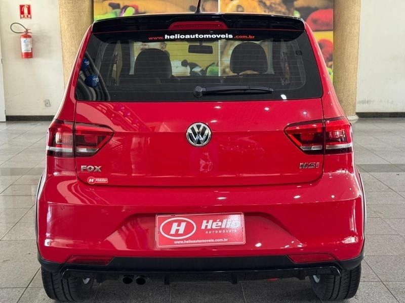 Volkswagen FOX PEPPER 1.6 2015 HÉLIO AUTOMÓVEIS LAJEADO / Carros no Vale