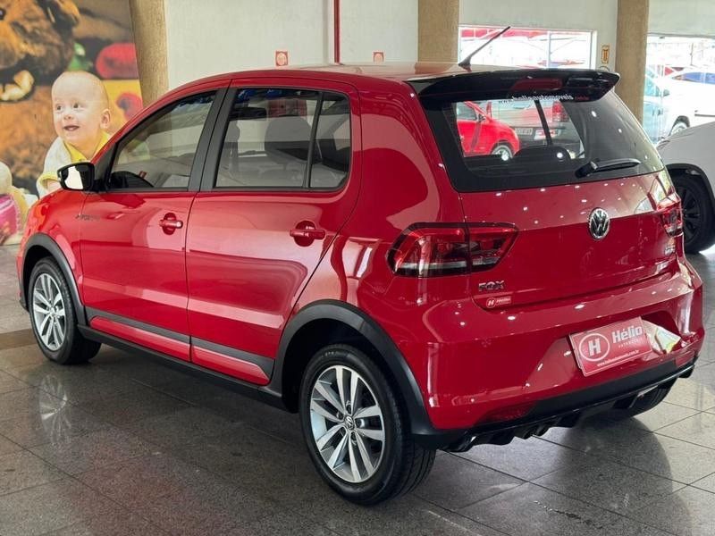 Volkswagen FOX PEPPER 1.6 2015 HÉLIO AUTOMÓVEIS LAJEADO / Carros no Vale