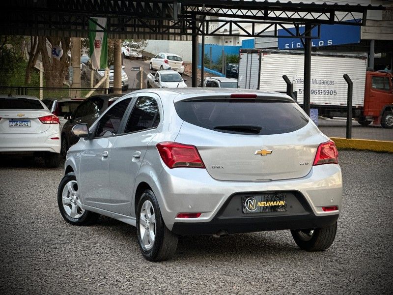 Chevrolet ONIX LT 1.4 2019 NEUMANN VEÍCULOS ARROIO DO MEIO / Carros no Vale Chevrolet ONIX LT 1.4 2019 NEUMANN VEÍCULOS ARROIO DO MEIO / Carros no Vale