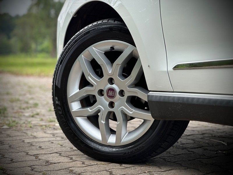 Fiat GRAND SIENA ESSENCE 1.6 2013 NEUMANN VEÍCULOS ARROIO DO MEIO / Carros no Vale Fiat GRAND SIENA ESSENCE 1.6 2013 NEUMANN VEÍCULOS ARROIO DO MEIO / Carros no Vale