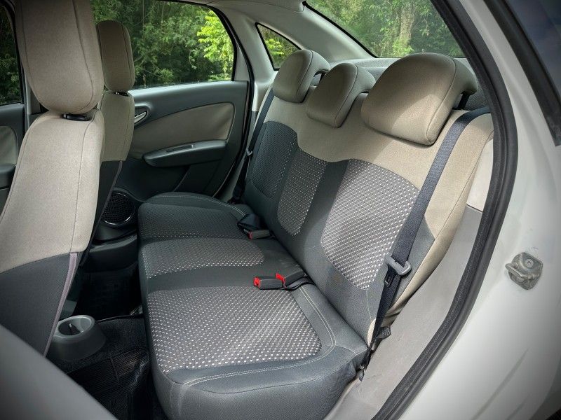 Fiat GRAND SIENA ESSENCE 1.6 2013 NEUMANN VEÍCULOS ARROIO DO MEIO / Carros no Vale Fiat GRAND SIENA ESSENCE 1.6 2013 NEUMANN VEÍCULOS ARROIO DO MEIO / Carros no Vale