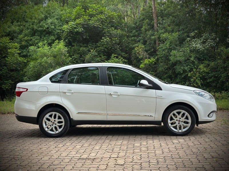 Fiat GRAND SIENA ESSENCE 1.6 2013 NEUMANN VEÍCULOS ARROIO DO MEIO / Carros no Vale Fiat GRAND SIENA ESSENCE 1.6 2013 NEUMANN VEÍCULOS ARROIO DO MEIO / Carros no Vale