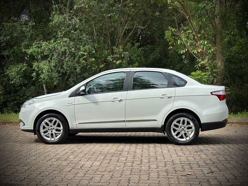 Fiat GRAND SIENA ESSENCE 1.6 2013 NEUMANN VEÍCULOS ARROIO DO MEIO / Carros no Vale Fiat GRAND SIENA ESSENCE 1.6 2013 NEUMANN VEÍCULOS ARROIO DO MEIO / Carros no Vale