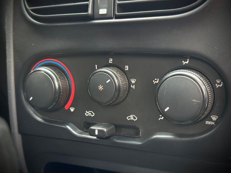 Fiat STRADA HARD WORKING 1.4 2017 NEUMANN VEÍCULOS ARROIO DO MEIO / Carros no Vale