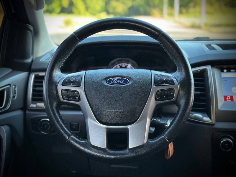 Ford RANGER C.DUPLA LIMITED 3.2 4×4 2018 NEUMANN VEÍCULOS ARROIO DO MEIO / Carros no Vale