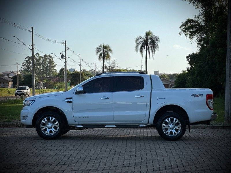 Ford RANGER C.DUPLA LIMITED 3.2 4×4 2018 NEUMANN VEÍCULOS ARROIO DO MEIO / Carros no Vale