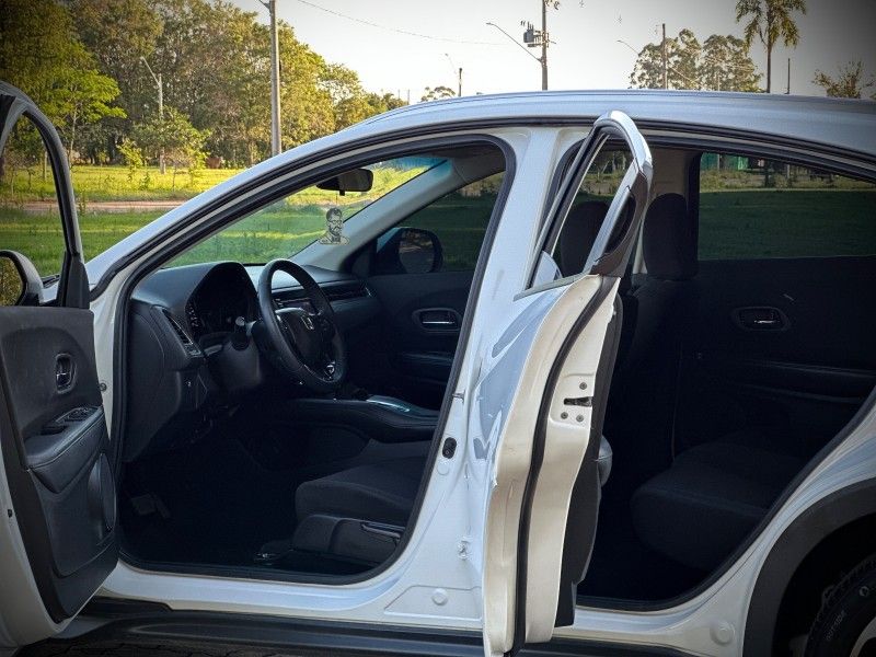 Honda HR-V EX 1.8 2016 NEUMANN VEÍCULOS ARROIO DO MEIO / Carros no Vale Honda HR-V EX 1.8 2016 NEUMANN VEÍCULOS ARROIO DO MEIO / Carros no Vale