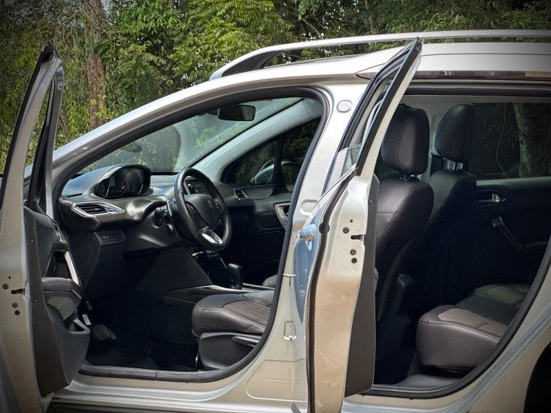 Peugeot 2008 GRIFFE 1.6 2017 NEUMANN VEÍCULOS ARROIO DO MEIO / Carros no Vale Peugeot 2008 GRIFFE 1.6 2017 NEUMANN VEÍCULOS ARROIO DO MEIO / Carros no Vale