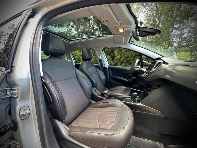 Peugeot 2008 GRIFFE 1.6 2017 NEUMANN VEÍCULOS ARROIO DO MEIO / Carros no Vale Peugeot 2008 GRIFFE 1.6 2017 NEUMANN VEÍCULOS ARROIO DO MEIO / Carros no Vale