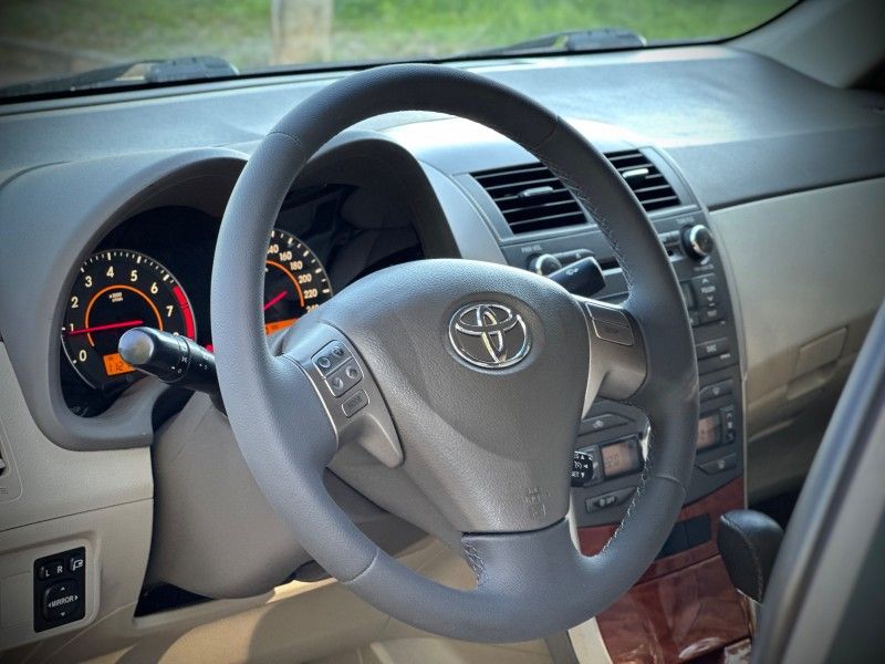 Toyota COROLLA SE-G 1.8 2010 NEUMANN VEÍCULOS ARROIO DO MEIO / Carros no Vale Toyota COROLLA SE-G 1.8 2010 NEUMANN VEÍCULOS ARROIO DO MEIO / Carros no Vale