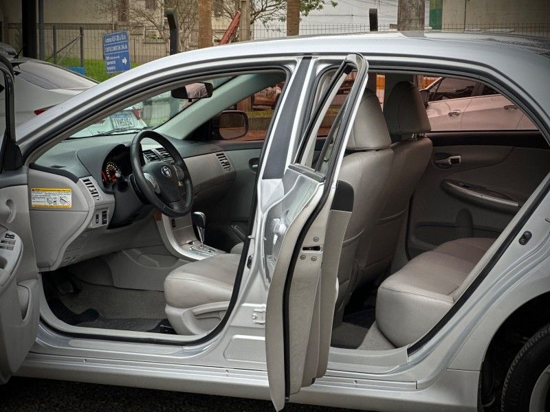 Toyota COROLLA XEi 2.0 2014 NEUMANN VEÍCULOS ARROIO DO MEIO / Carros no Vale