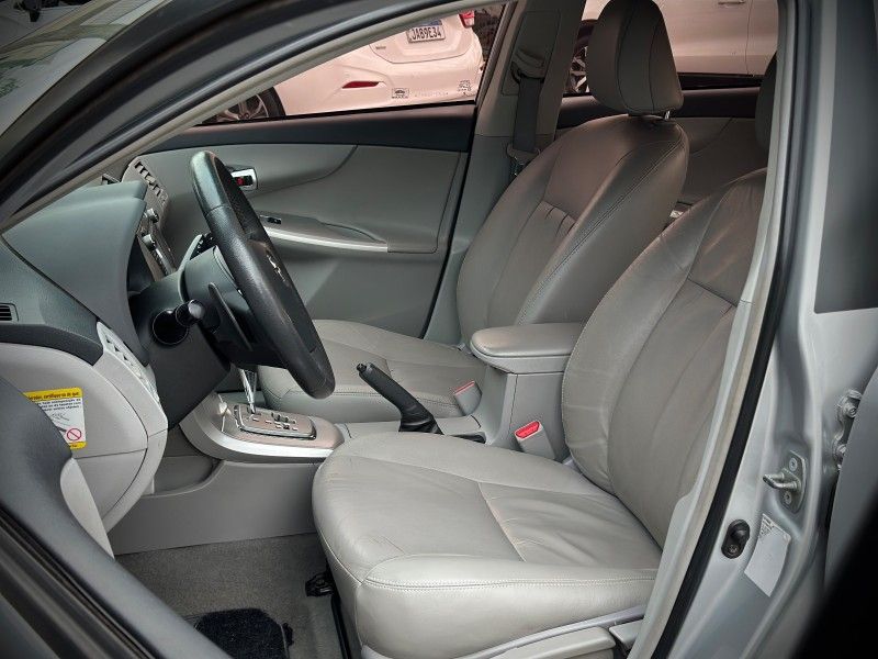 Toyota COROLLA XEi 2.0 2014 NEUMANN VEÍCULOS ARROIO DO MEIO / Carros no Vale