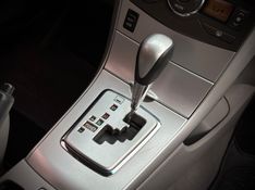 Toyota COROLLA XEi 2.0 2014 NEUMANN VEÍCULOS ARROIO DO MEIO / Carros no Vale