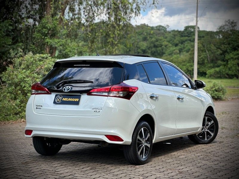 Toyota YARIS XLS 1.5 2019 NEUMANN VEÍCULOS ARROIO DO MEIO / Carros no Vale Toyota YARIS XLS 1.5 2019 NEUMANN VEÍCULOS ARROIO DO MEIO / Carros no Vale