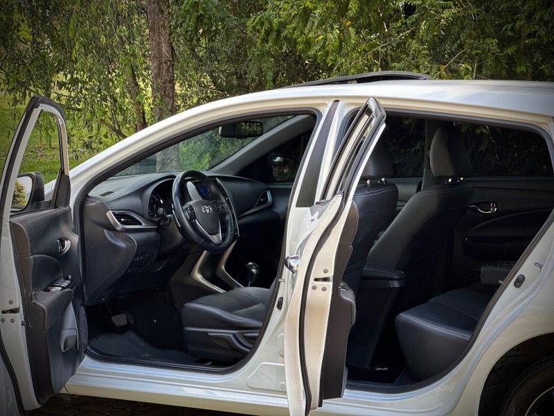 Toyota YARIS XLS 1.5 2019 NEUMANN VEÍCULOS ARROIO DO MEIO / Carros no Vale Toyota YARIS XLS 1.5 2019 NEUMANN VEÍCULOS ARROIO DO MEIO / Carros no Vale