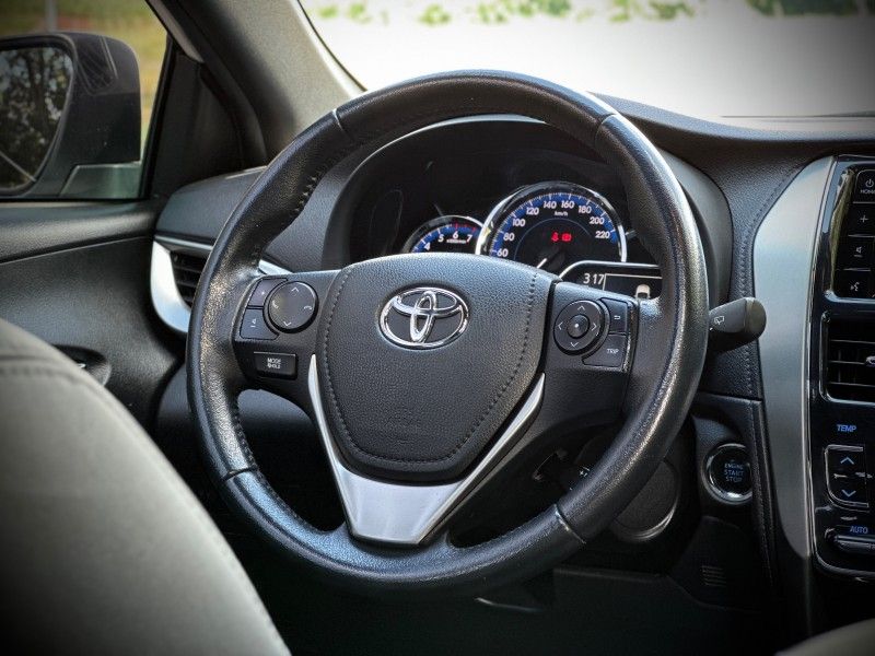 Toyota YARIS XLS 1.5 2019 NEUMANN VEÍCULOS ARROIO DO MEIO / Carros no Vale Toyota YARIS XLS 1.5 2019 NEUMANN VEÍCULOS ARROIO DO MEIO / Carros no Vale