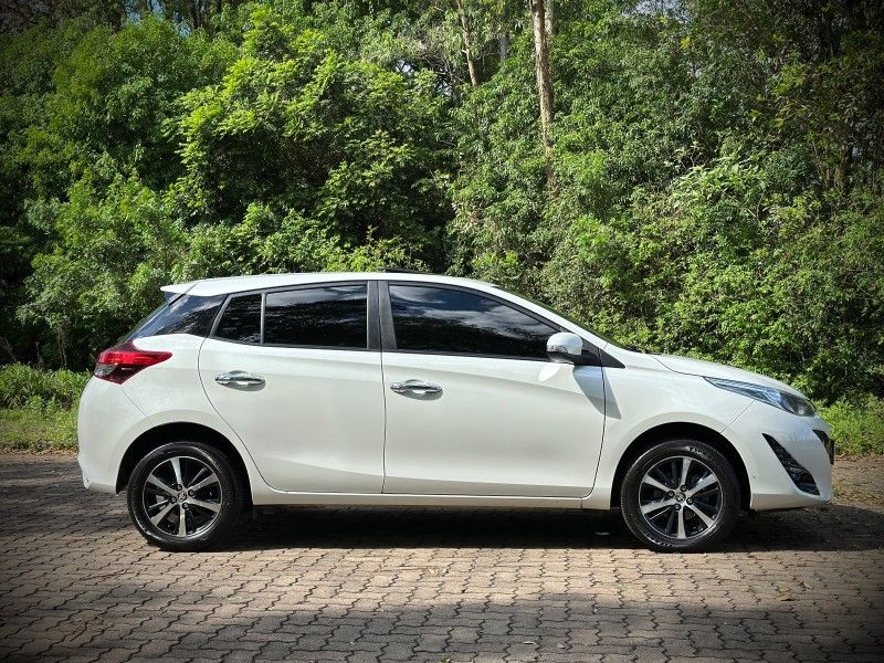 Toyota YARIS XLS 1.5 2019 NEUMANN VEÍCULOS ARROIO DO MEIO / Carros no Vale Toyota YARIS XLS 1.5 2019 NEUMANN VEÍCULOS ARROIO DO MEIO / Carros no Vale