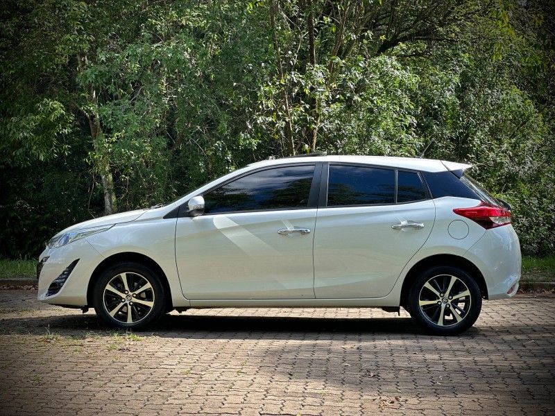 Toyota YARIS XLS 1.5 2019 NEUMANN VEÍCULOS ARROIO DO MEIO / Carros no Vale Toyota YARIS XLS 1.5 2019 NEUMANN VEÍCULOS ARROIO DO MEIO / Carros no Vale