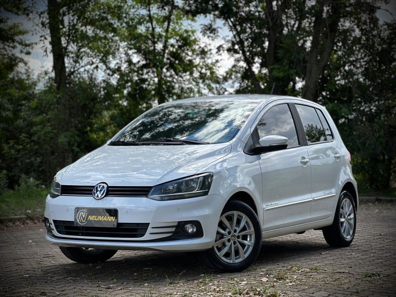 Volkswagen FOX COMFORTLINE 1.6 2015 NEUMANN VEÍCULOS ARROIO DO MEIO / Carros no Vale Volkswagen FOX COMFORTLINE 1.6 2015 NEUMANN VEÍCULOS ARROIO DO MEIO / Carros no Vale