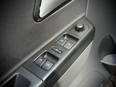 Volkswagen FOX COMFORTLINE 1.6 2015 NEUMANN VEÍCULOS ARROIO DO MEIO / Carros no Vale