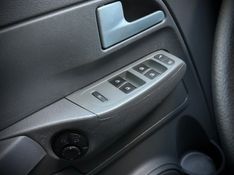 Volkswagen FOX ROUTE 1.6 8V 2008 NEUMANN VEÍCULOS ARROIO DO MEIO / Carros no Vale