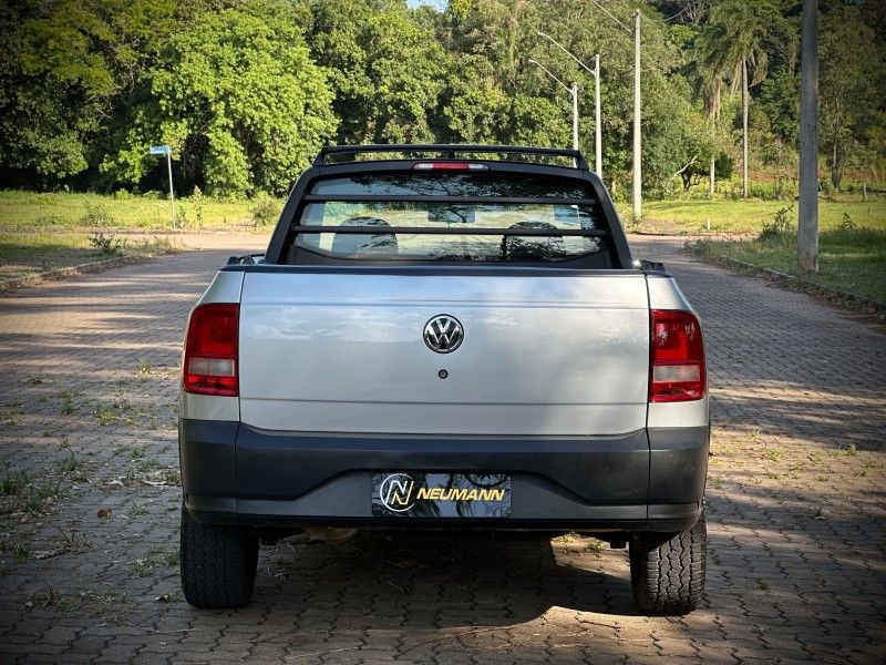 Volkswagen SAVEIRO ROBUST 1.6 2022 NEUMANN VEÍCULOS ARROIO DO MEIO / Carros no Vale