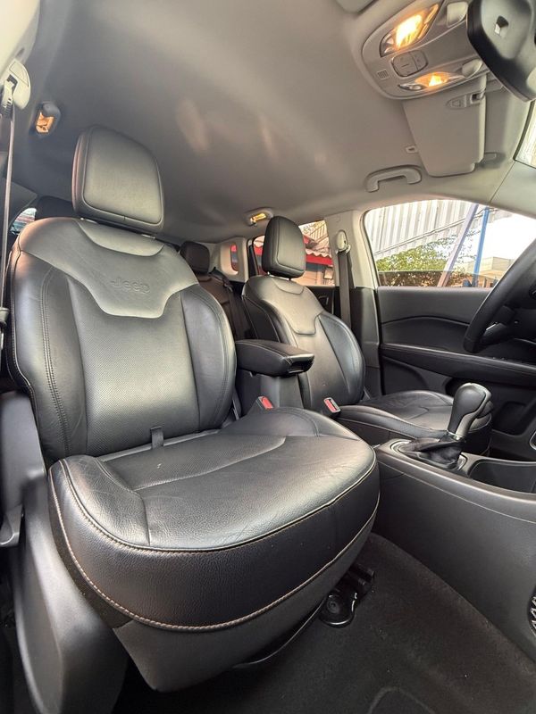 Jeep COMPASS LONGITUDE 2.0 2018 FERREIRA VEÍCULOS VENÂNCIO AIRES / Carros no Vale