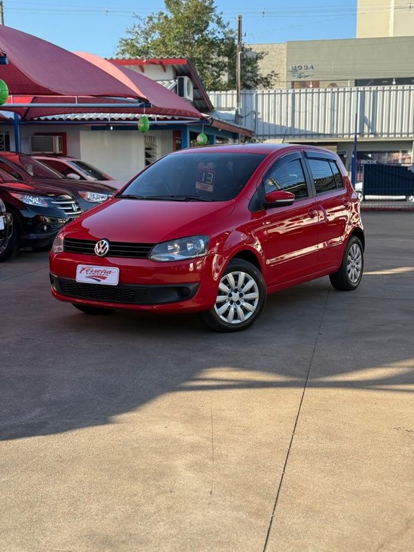 Volkswagen FOX TREND 1.0 8V 2013 FERREIRA VEÍCULOS VENÂNCIO AIRES / Carros no Vale