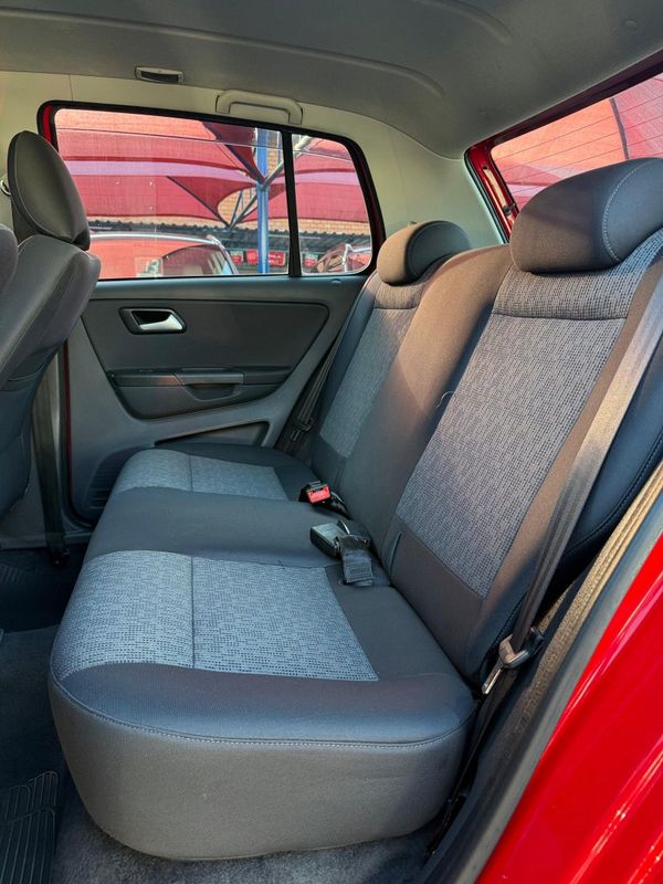 Volkswagen FOX TREND 1.0 8V 2013 FERREIRA VEÍCULOS VENÂNCIO AIRES / Carros no Vale