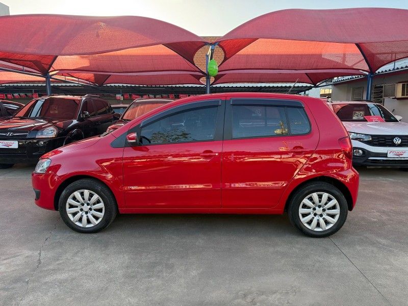 Volkswagen FOX TREND 1.0 8V 2013 FERREIRA VEÍCULOS VENÂNCIO AIRES / Carros no Vale