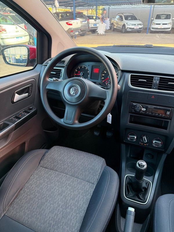 Volkswagen FOX TREND 1.0 8V 2013 FERREIRA VEÍCULOS VENÂNCIO AIRES / Carros no Vale