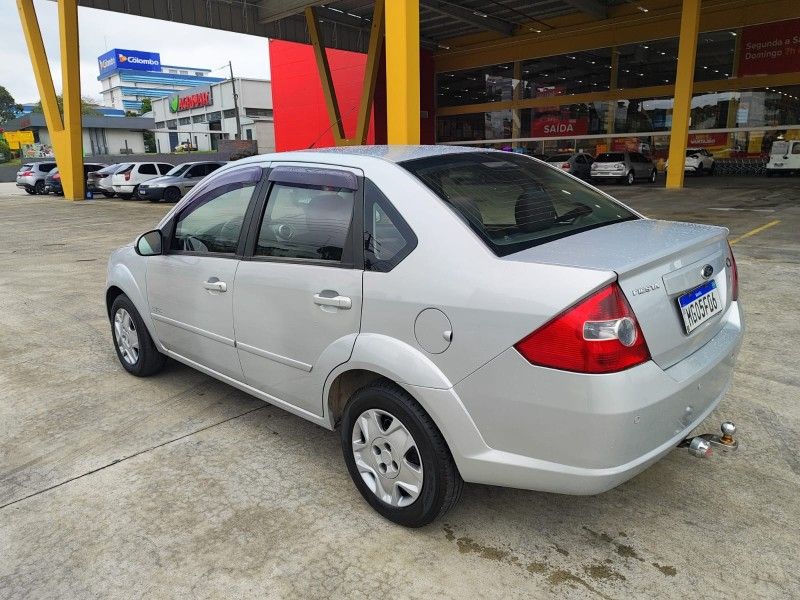 FORD FIESTA 1.0 MPI CLASS HATCH 8V 2009/2010 HUBNER MULTIMARCAS FARROUPILHA / Carros no Vale