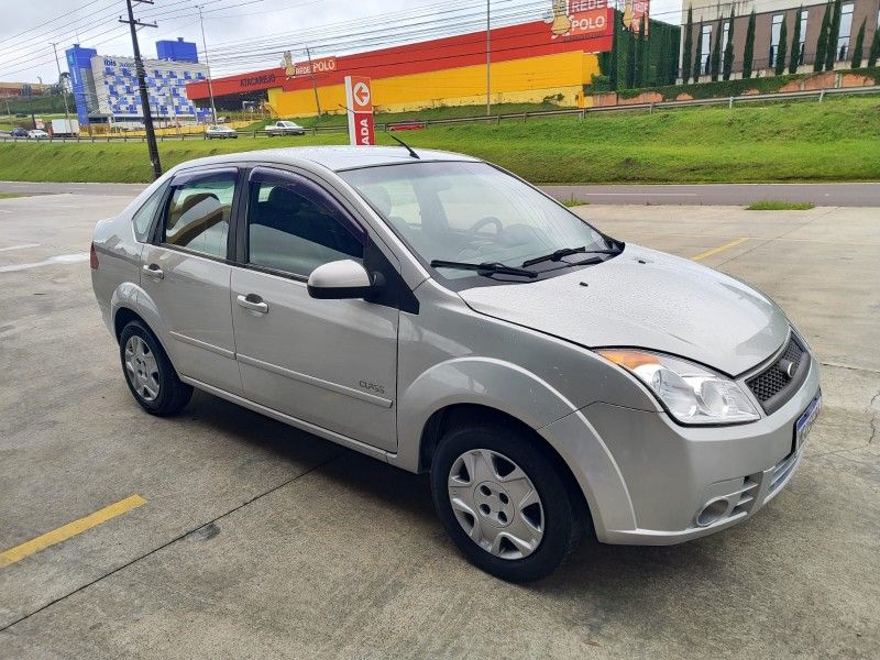 FORD FIESTA 1.0 MPI CLASS HATCH 8V 2009/2010 HUBNER MULTIMARCAS FARROUPILHA / Carros no Vale