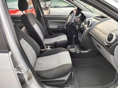 FORD FIESTA 1.0 MPI CLASS HATCH 8V 2009/2010 HUBNER MULTIMARCAS FARROUPILHA / Carros no Vale