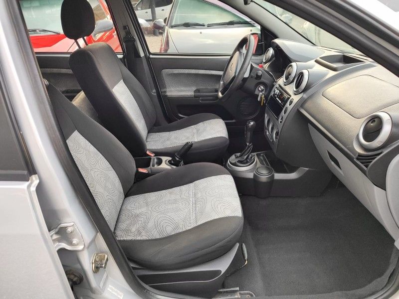 FORD FIESTA 1.0 MPI CLASS HATCH 8V 2009/2010 HUBNER MULTIMARCAS FARROUPILHA / Carros no Vale