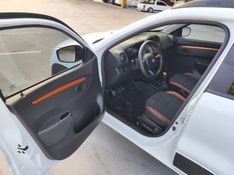 RENAULT KWID 1.0 12V OUTSIDER 2021/2022 HUBNER MULTIMARCAS FARROUPILHA / Carros no Vale