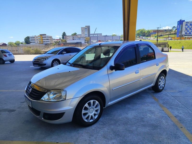 RENAULT LOGAN 1.0 EXPRESSION 16V 2011/2011 HUBNER MULTIMARCAS FARROUPILHA / Carros no Vale