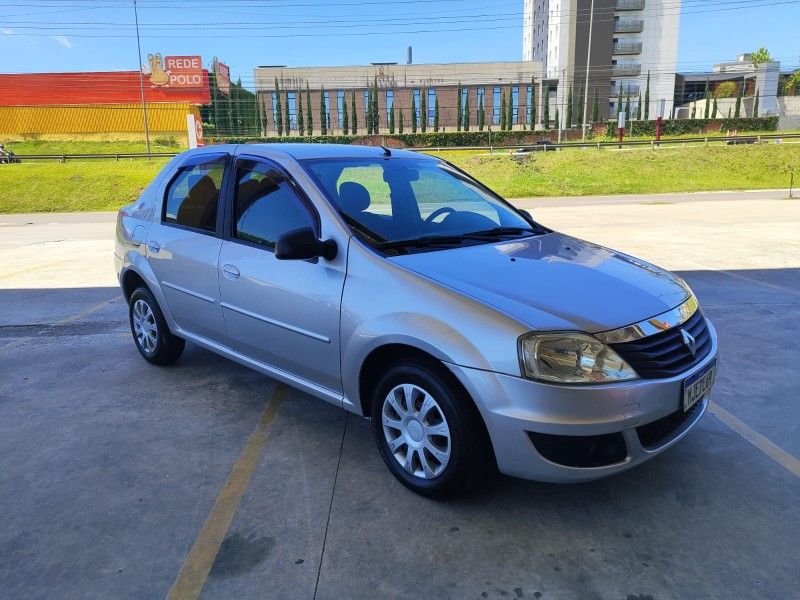RENAULT LOGAN 1.0 EXPRESSION 16V 2011/2011 HUBNER MULTIMARCAS FARROUPILHA / Carros no Vale