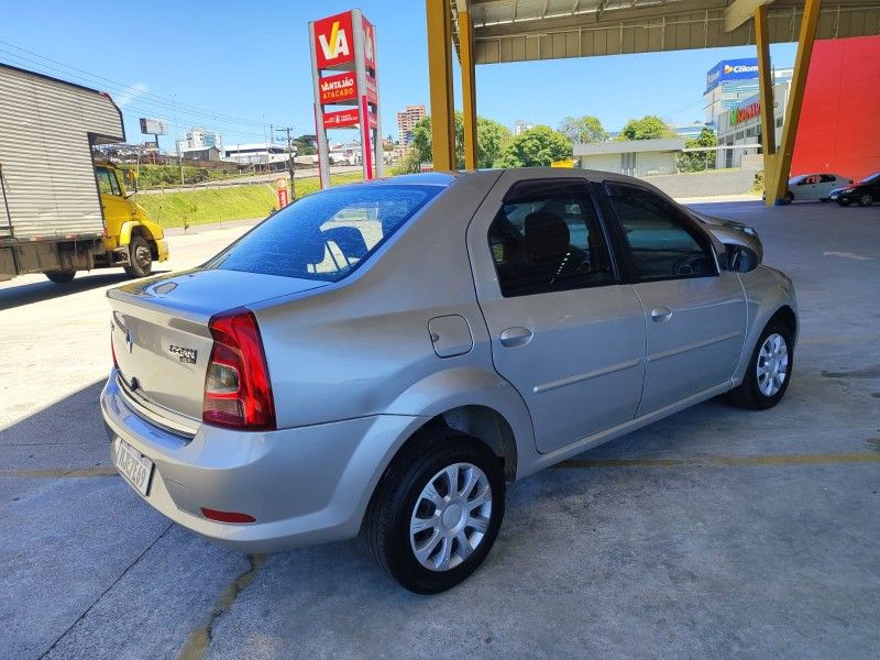RENAULT LOGAN 1.0 EXPRESSION 16V 2011/2011 HUBNER MULTIMARCAS FARROUPILHA / Carros no Vale