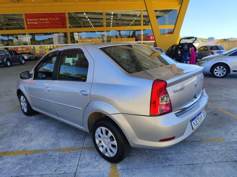 RENAULT LOGAN 1.0 EXPRESSION 16V 2011/2011 HUBNER MULTIMARCAS FARROUPILHA / Carros no Vale