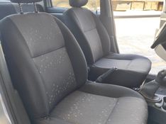 RENAULT LOGAN 1.0 EXPRESSION 16V 2011/2011 HUBNER MULTIMARCAS FARROUPILHA / Carros no Vale