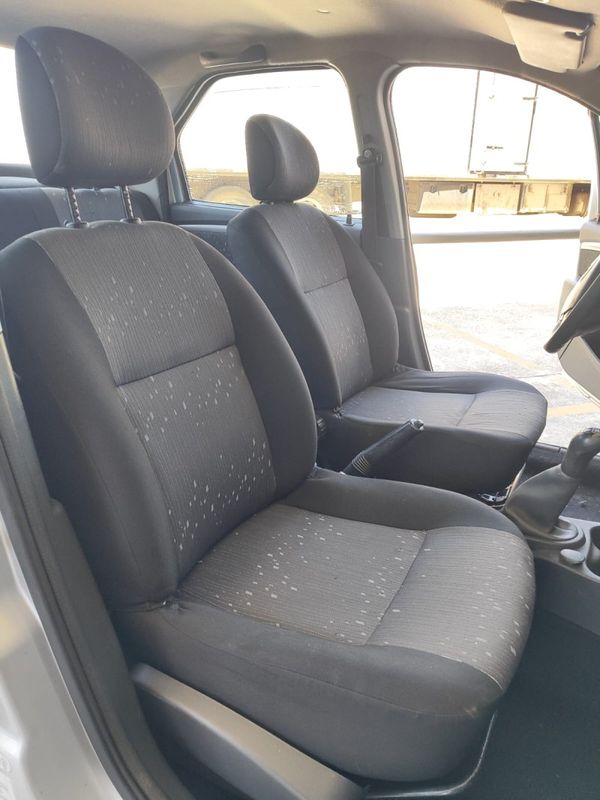 RENAULT LOGAN 1.0 EXPRESSION 16V 2011/2011 HUBNER MULTIMARCAS FARROUPILHA / Carros no Vale