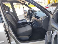 RENAULT LOGAN 1.0 EXPRESSION 16V 2011/2011 HUBNER MULTIMARCAS FARROUPILHA / Carros no Vale