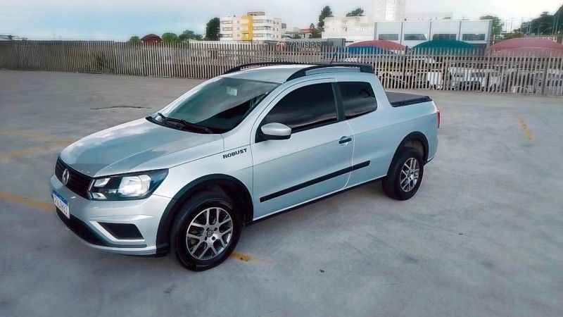 VOLKSWAGEN SAVEIRO 1.6 MSI ROBUST CD 8V 2017/2018 HUBNER MULTIMARCAS FARROUPILHA / Carros no Vale