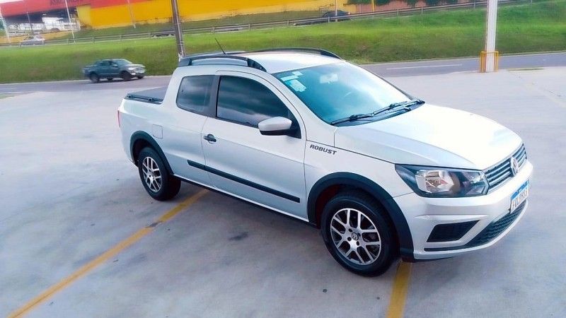 VOLKSWAGEN SAVEIRO 1.6 MSI ROBUST CD 8V 2017/2018 HUBNER MULTIMARCAS FARROUPILHA / Carros no Vale