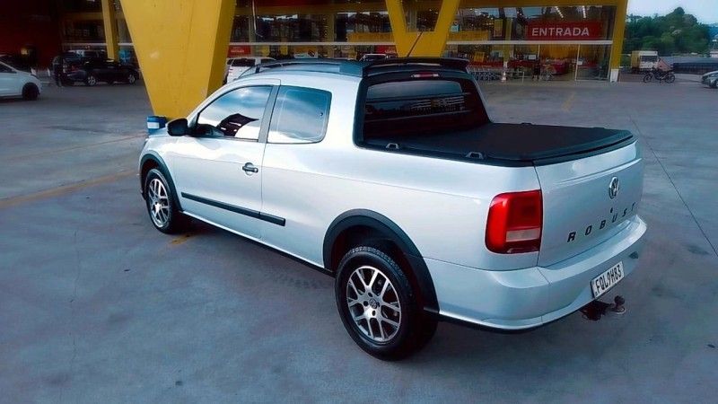 VOLKSWAGEN SAVEIRO 1.6 MSI ROBUST CD 8V 2017/2018 HUBNER MULTIMARCAS FARROUPILHA / Carros no Vale