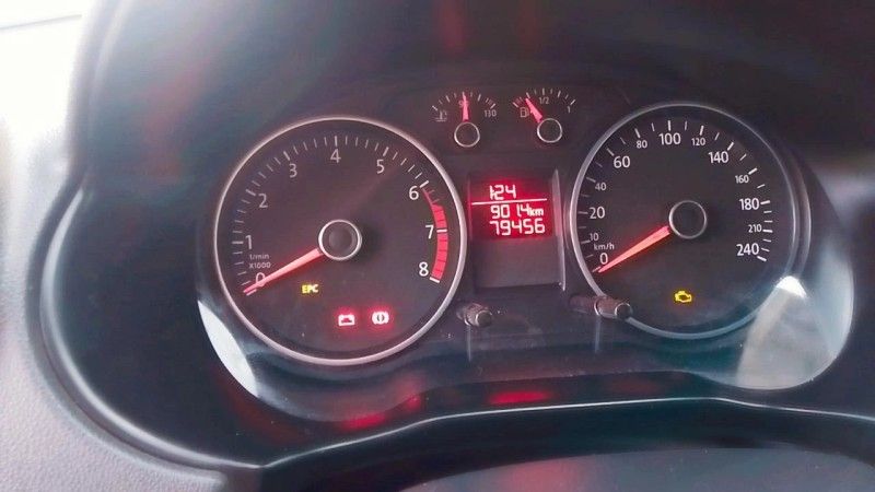 VOLKSWAGEN SAVEIRO 1.6 MSI ROBUST CD 8V 2017/2018 HUBNER MULTIMARCAS FARROUPILHA / Carros no Vale